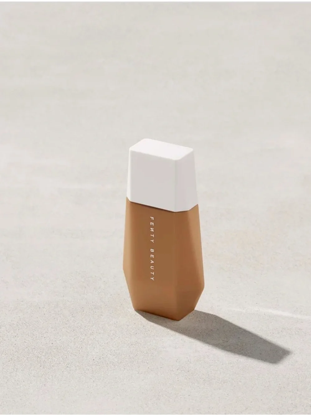 Fenty Beauty Eaze Drop Blurring Skin Tint - Soft Beige (Shade 8)